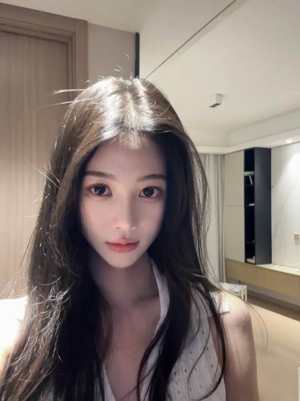 苏微微 · 杭州模特苏微微档期准备清单｜钱江新城会场沟通要点（杭州外籍模特）